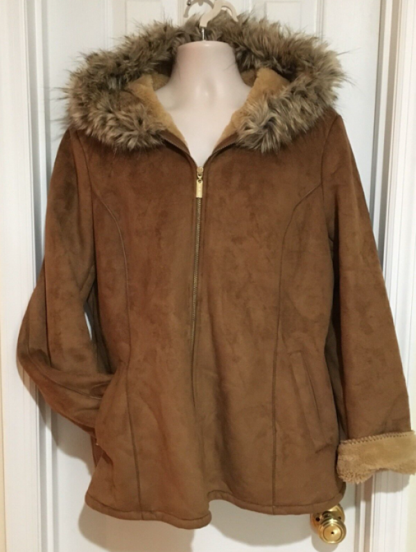 Jaket parka dengan aksen shearling